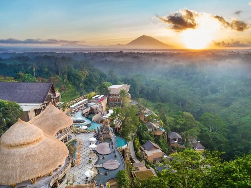 Trải nghiệm không gian nghỉ dưỡng xanh mát tại các villa và resort độc đáo ở Ubud, Bali.