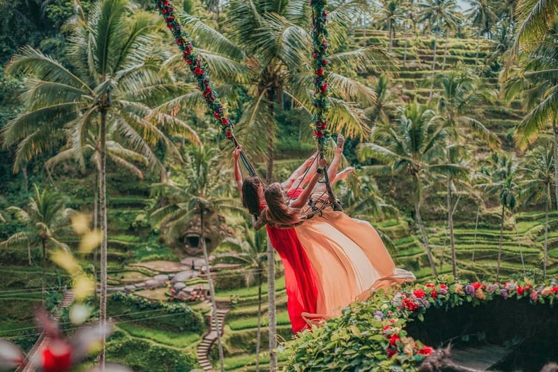 Check-in trải nghiệm Bali Swing nổi tiếng ngắm nhìn toàn cảnh rừng núi hùng vĩ.