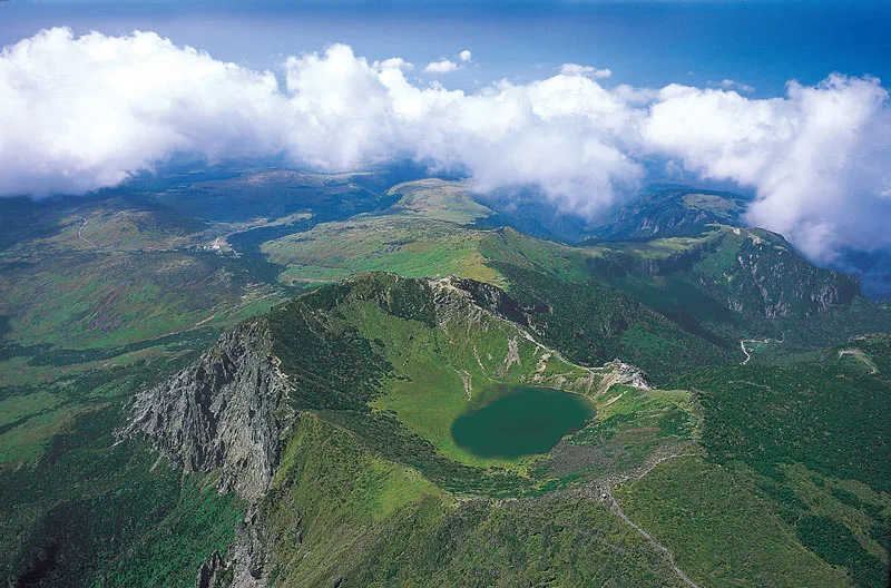 Hallasan – biểu tượng thiên nhiên của Jeju.