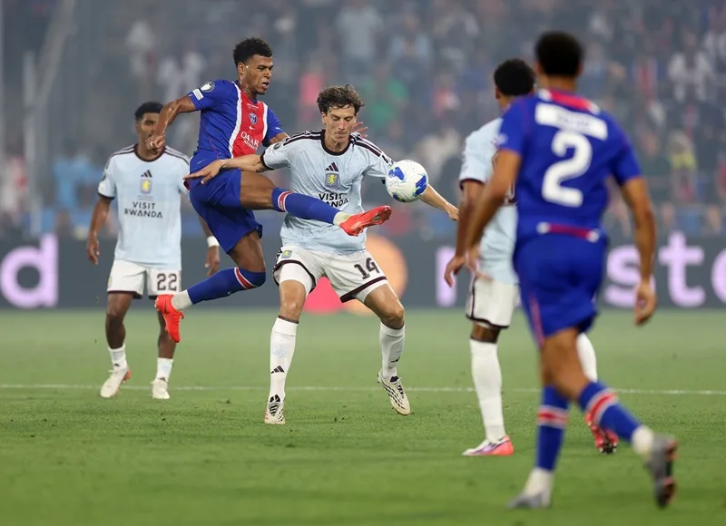 Các đội bóng tranh tài cho danh hiệu UEFA Super Cup.